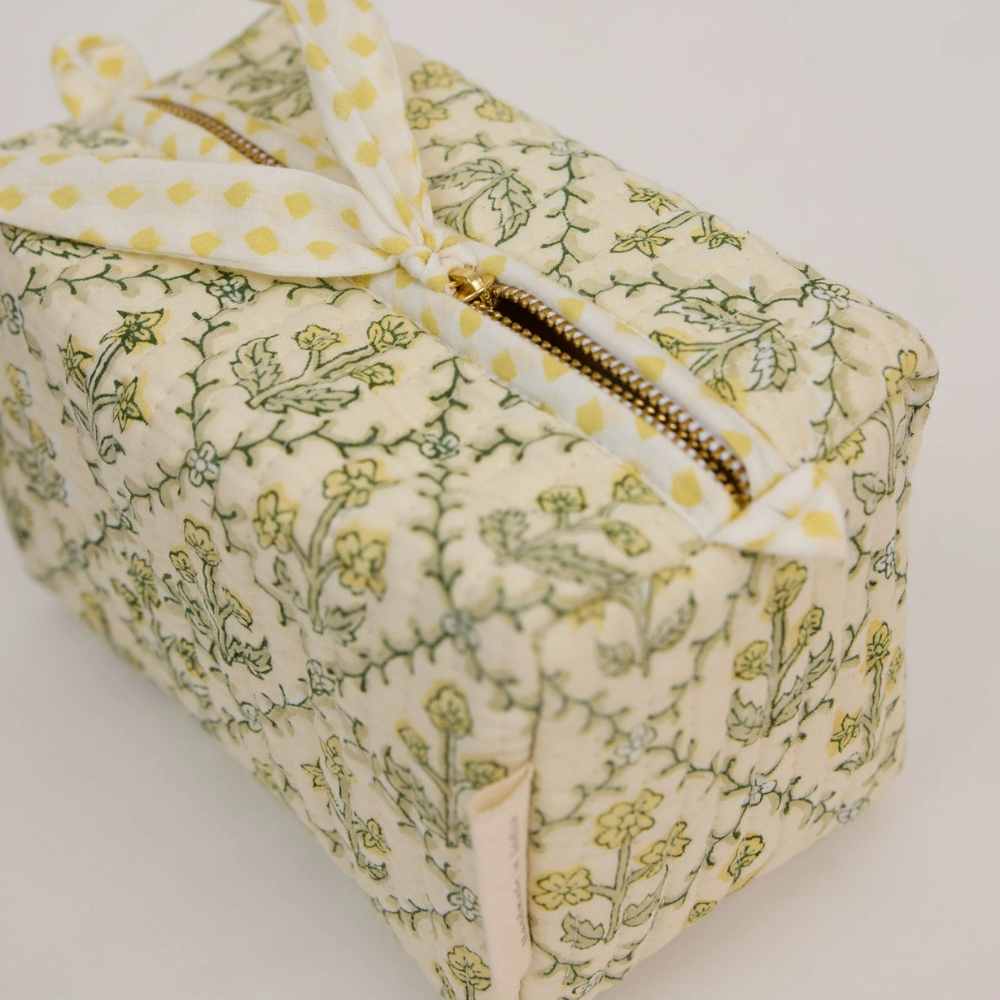 Paper Mirchi, Trousse de toilette - Treillis floral crème au beurre