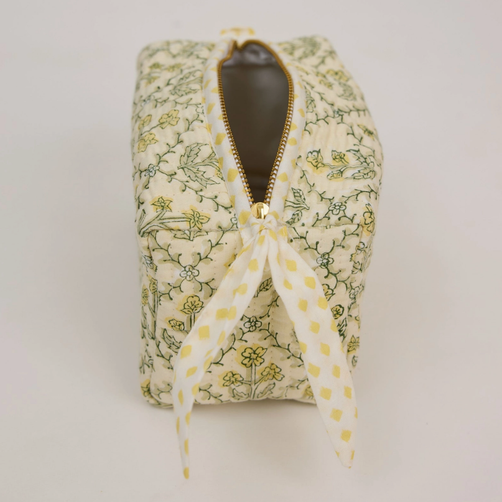 Paper Mirchi, Trousse de toilette - Treillis floral crème au beurre