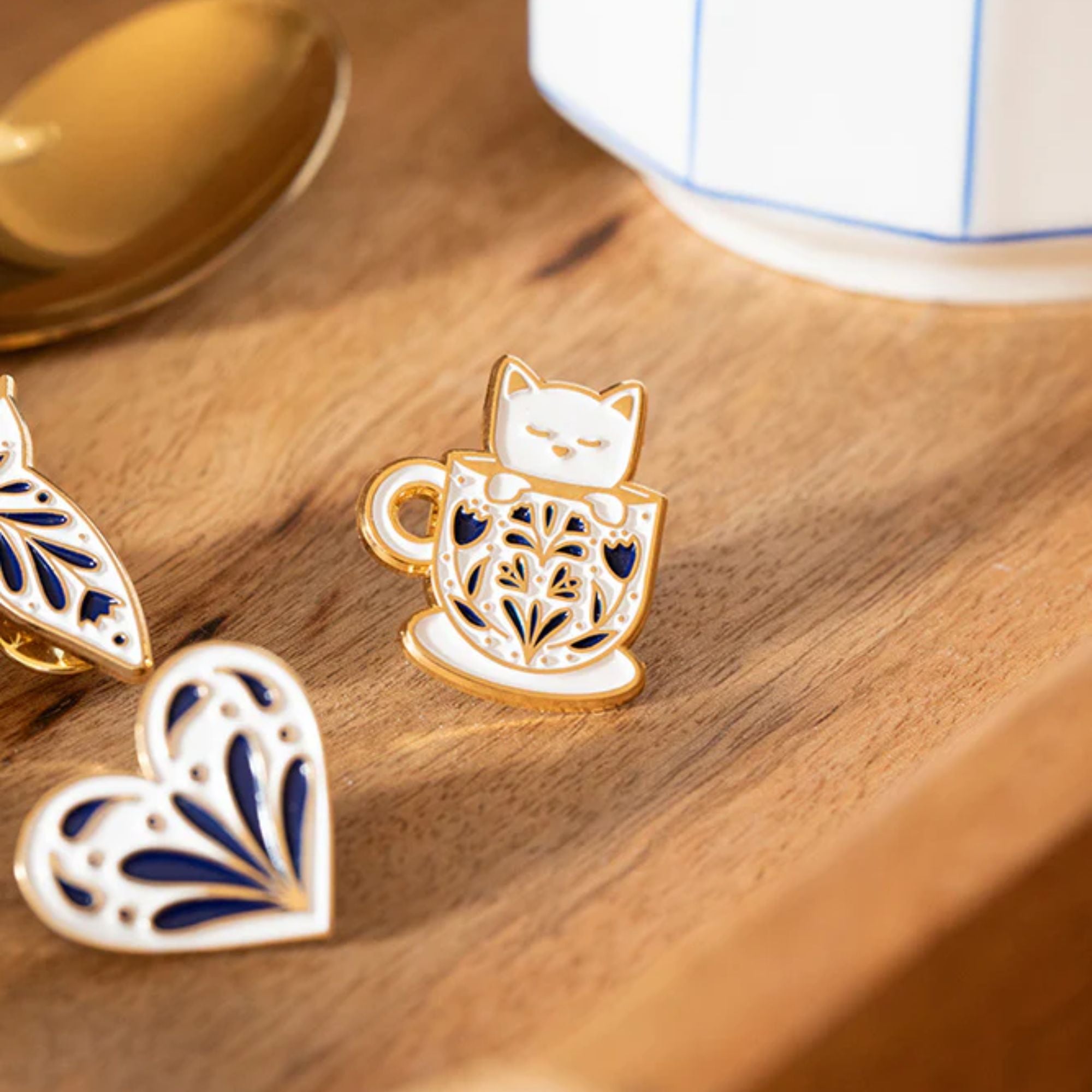 All The Ways To Say, Pin's - Cup cat