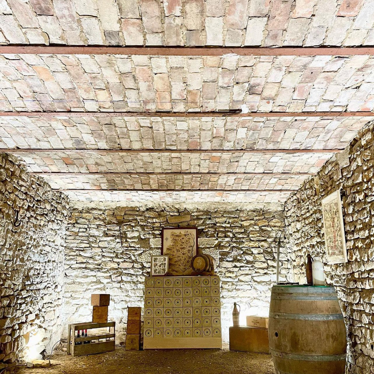 Argicru, Cave à vin en argile séchée - 48 casiers