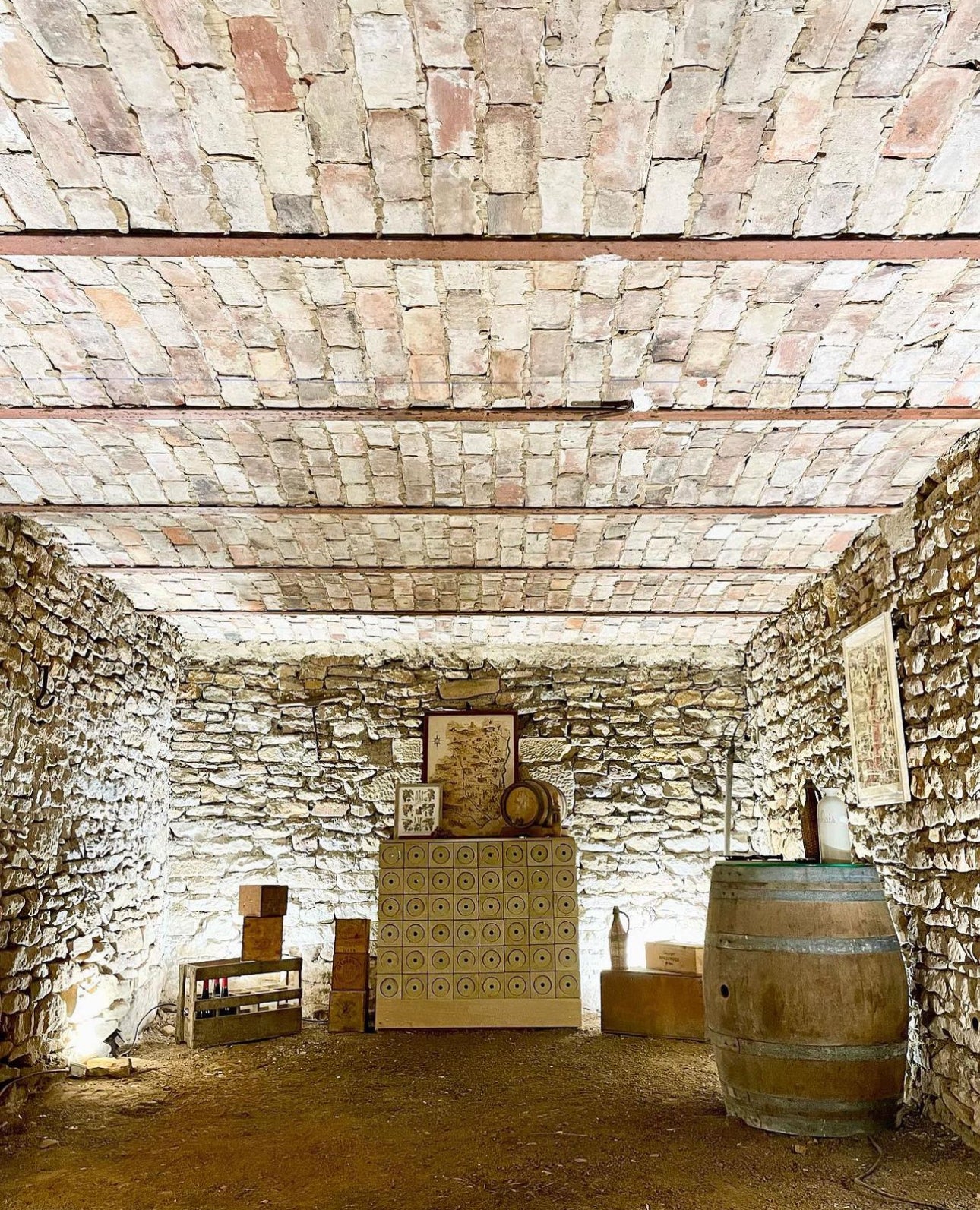 Argicru, Cave à vin en argile séchée - 48 casiers