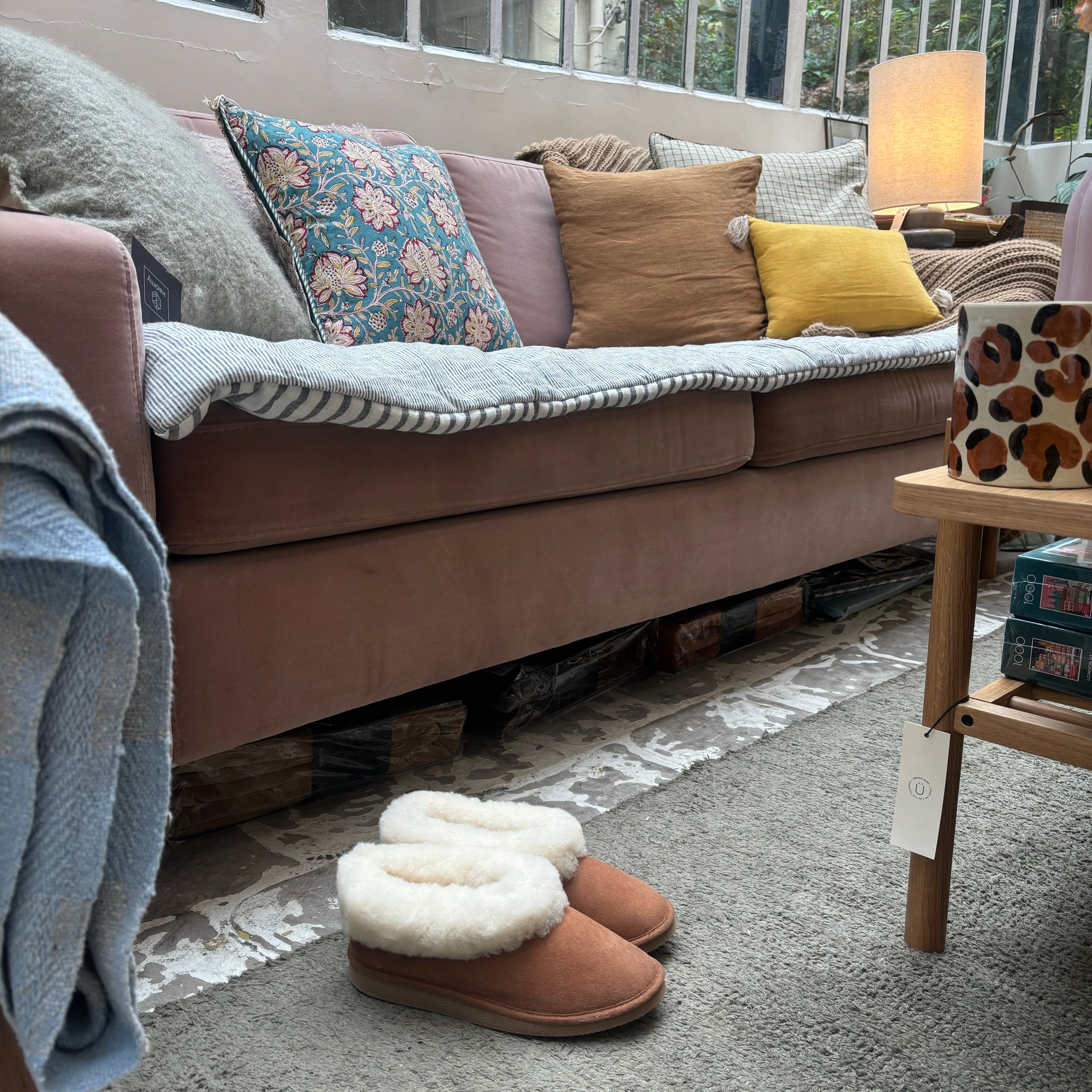 Artisan, Chausson en peau de mouton