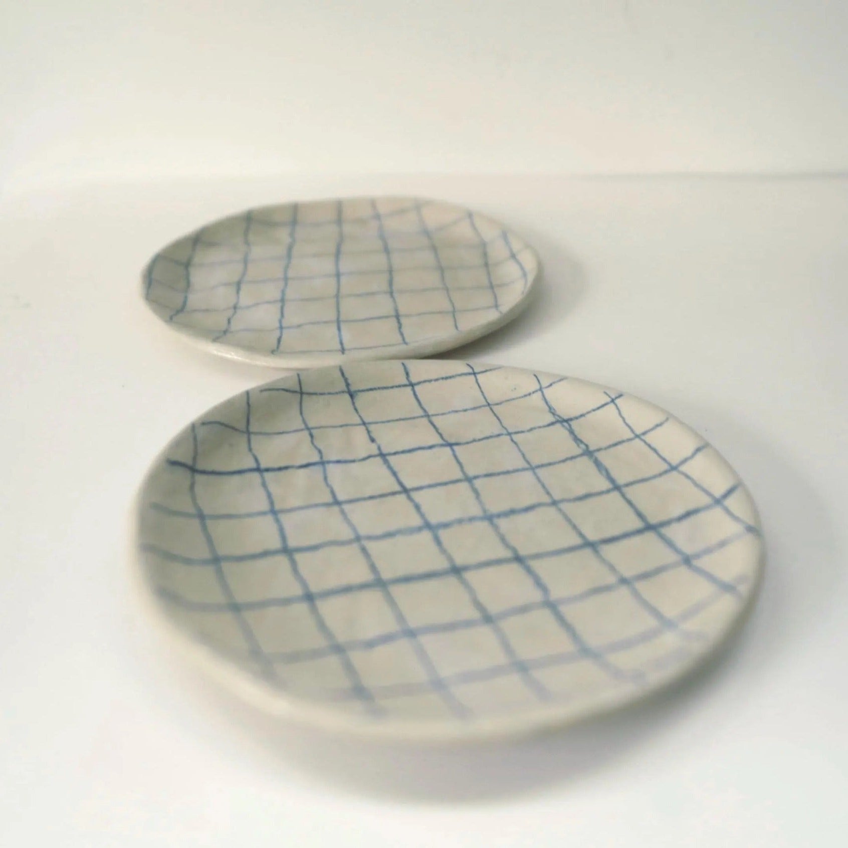 Atelier Numero 18, Assiette en grès - Carreaux