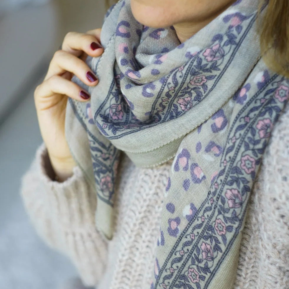 Bindi Atelier, Grand Foulard en laine - Bengal Tilleul