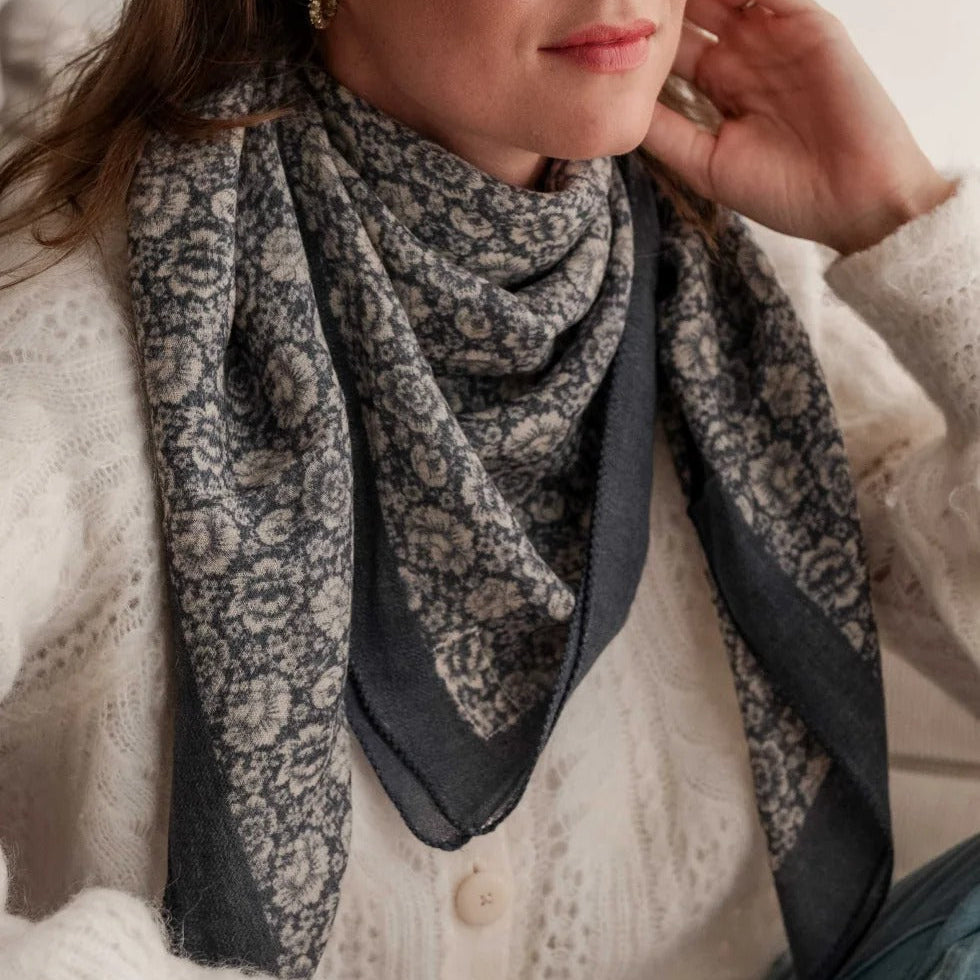Bindi Atelier, Grand Foulard en laine - Frieda Blue