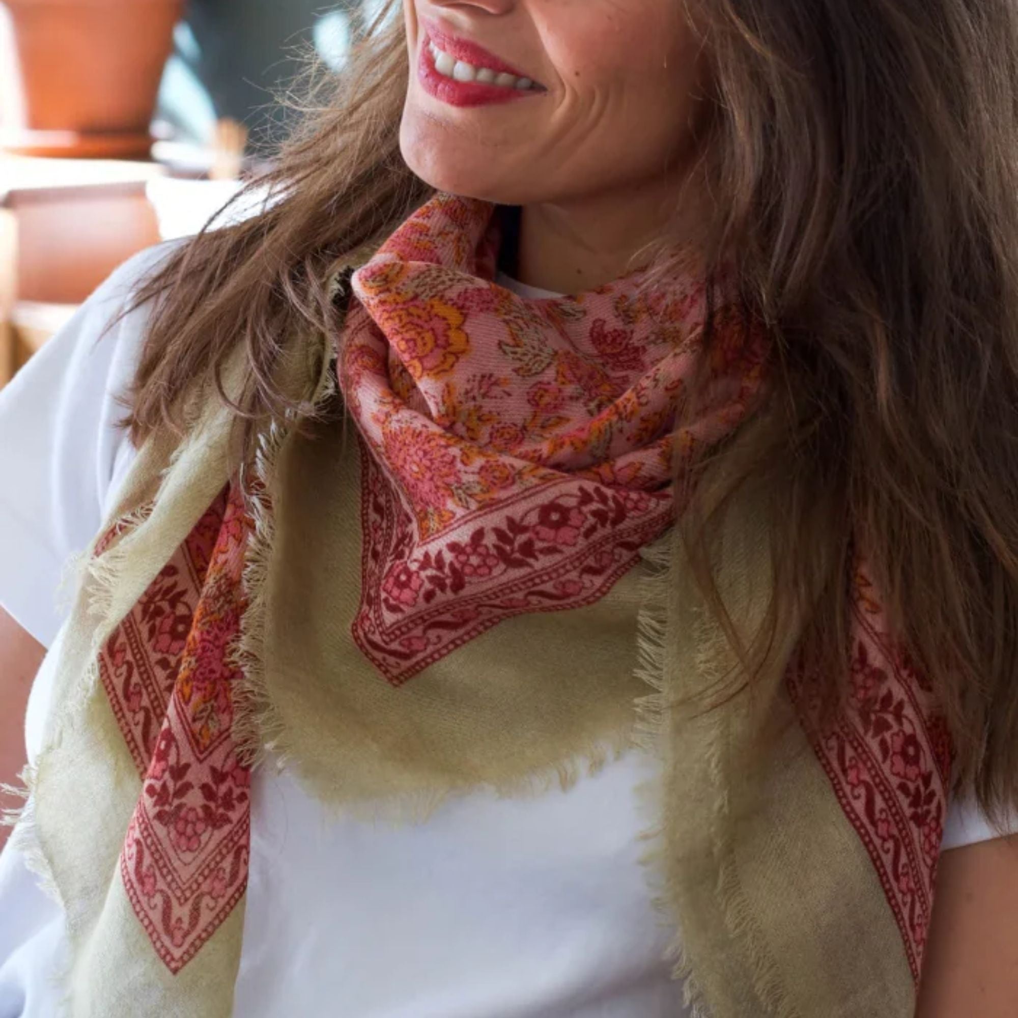 Bindi Atelier, Grand Foulard en laine - Ouna Amande