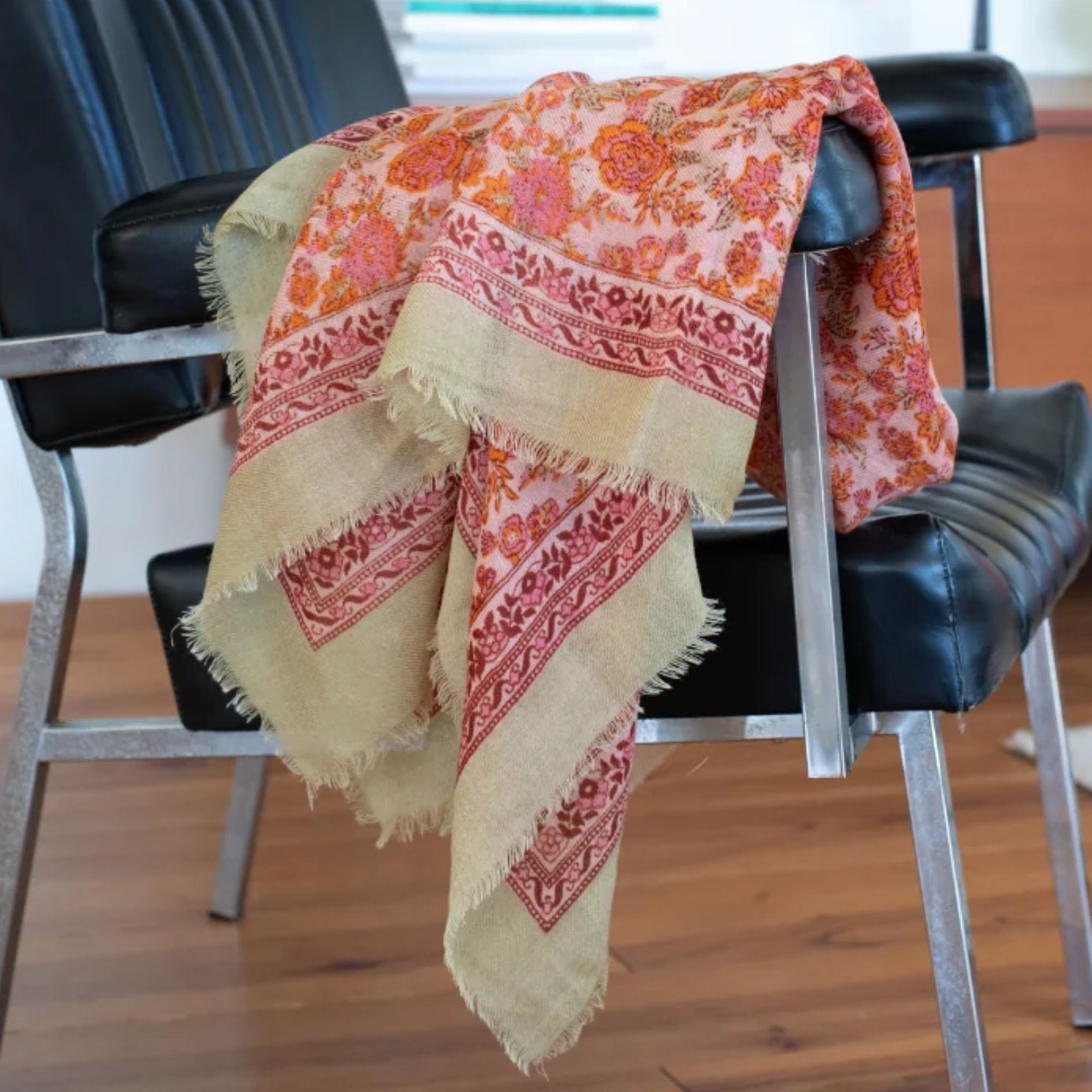 Bindi Atelier, Grand Foulard en laine - Ouna Amande