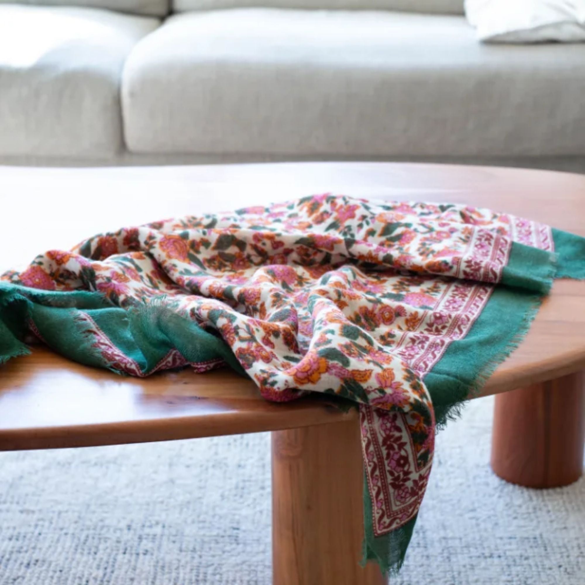 Bindi Atelier, Grand Foulard en laine - Ouna Poudre