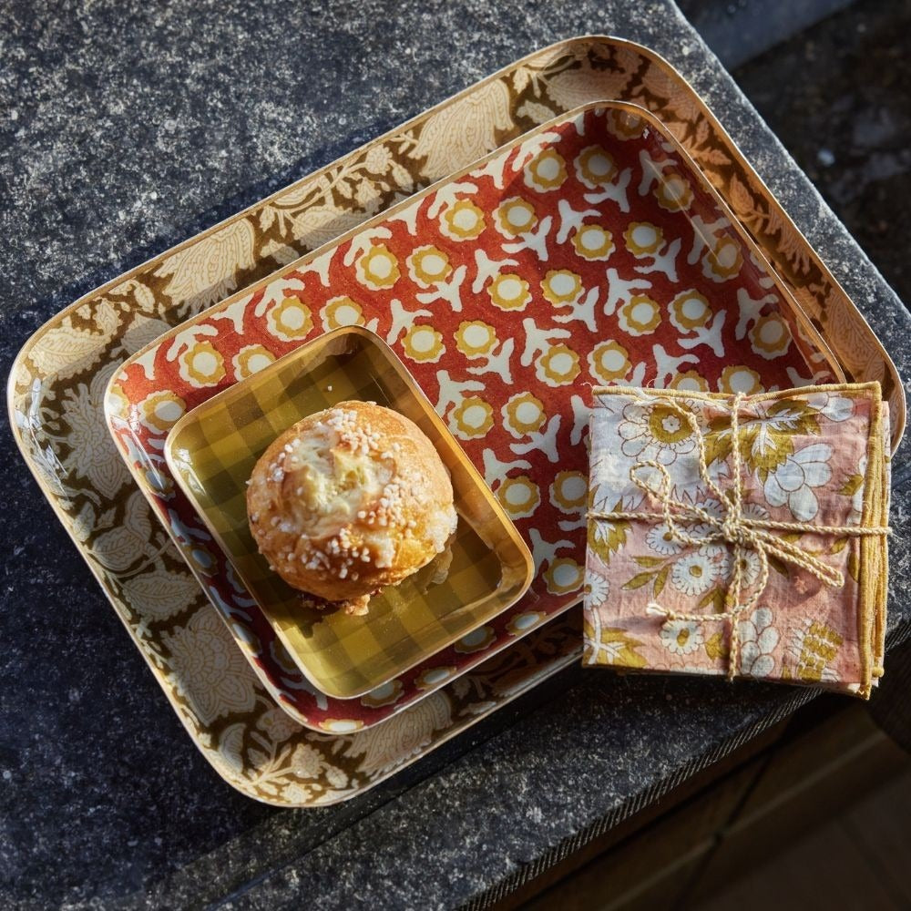 Bonheur du jour, Grand Plateau - Isha Squirrel