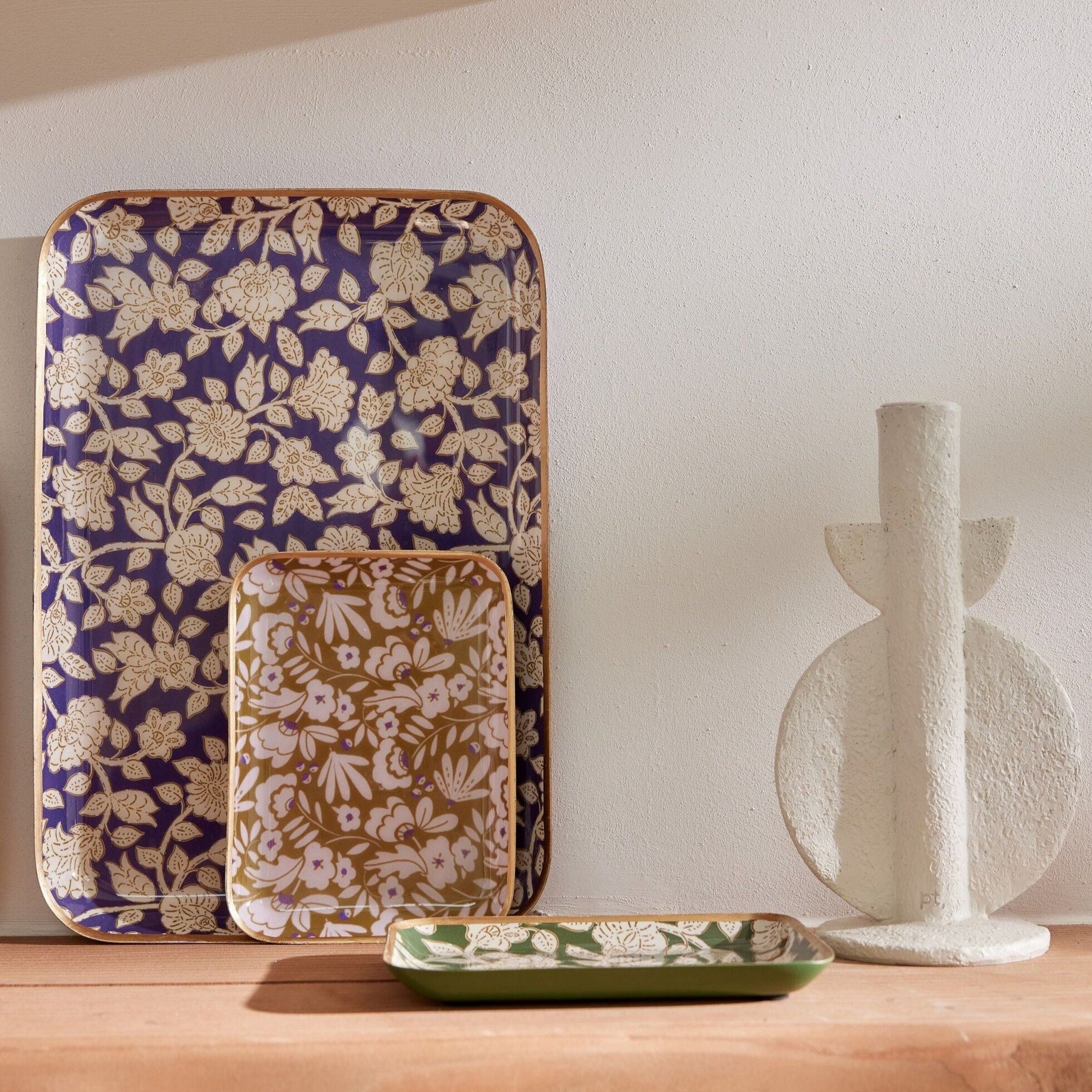 Bonheur du jour, Petit Plateau - Iris Curry