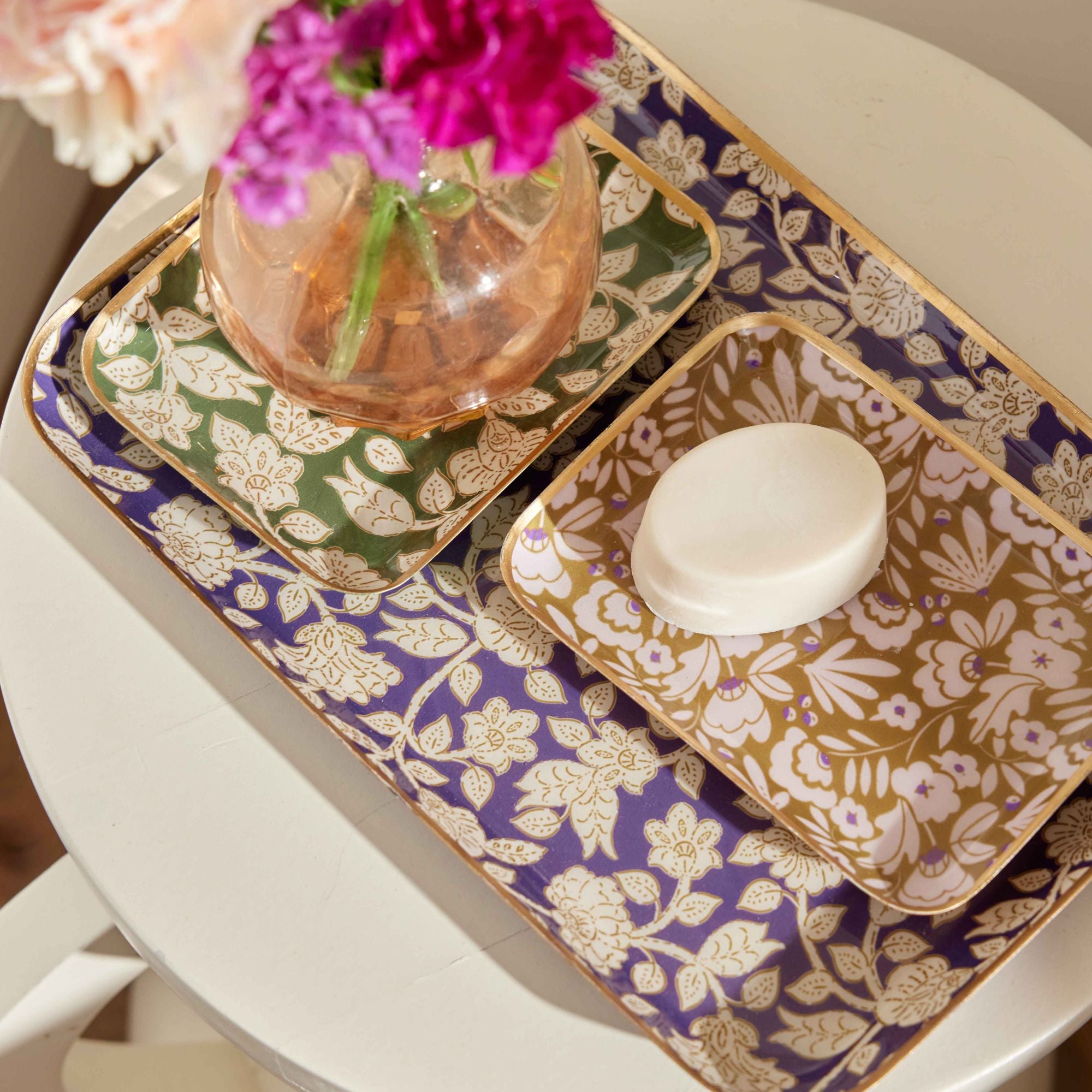 Bonheur du jour, Petit Plateau - Iris Curry