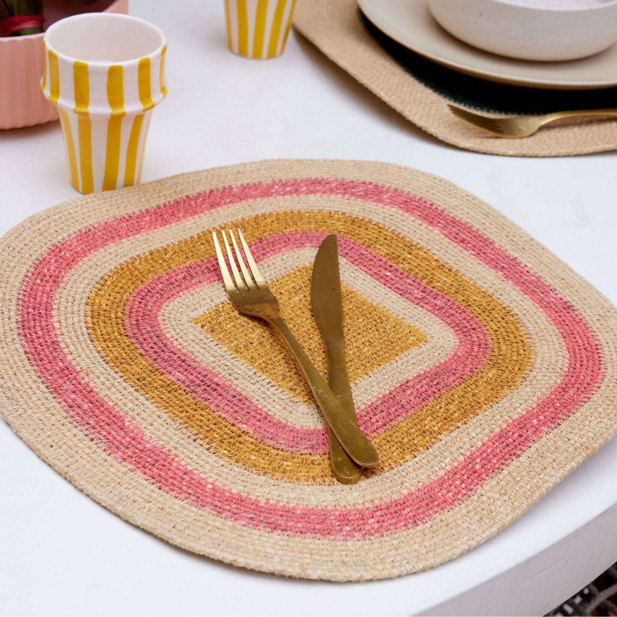 Bonheur du jour, Set de table en Raphia - Mada rayé Corail Maïs