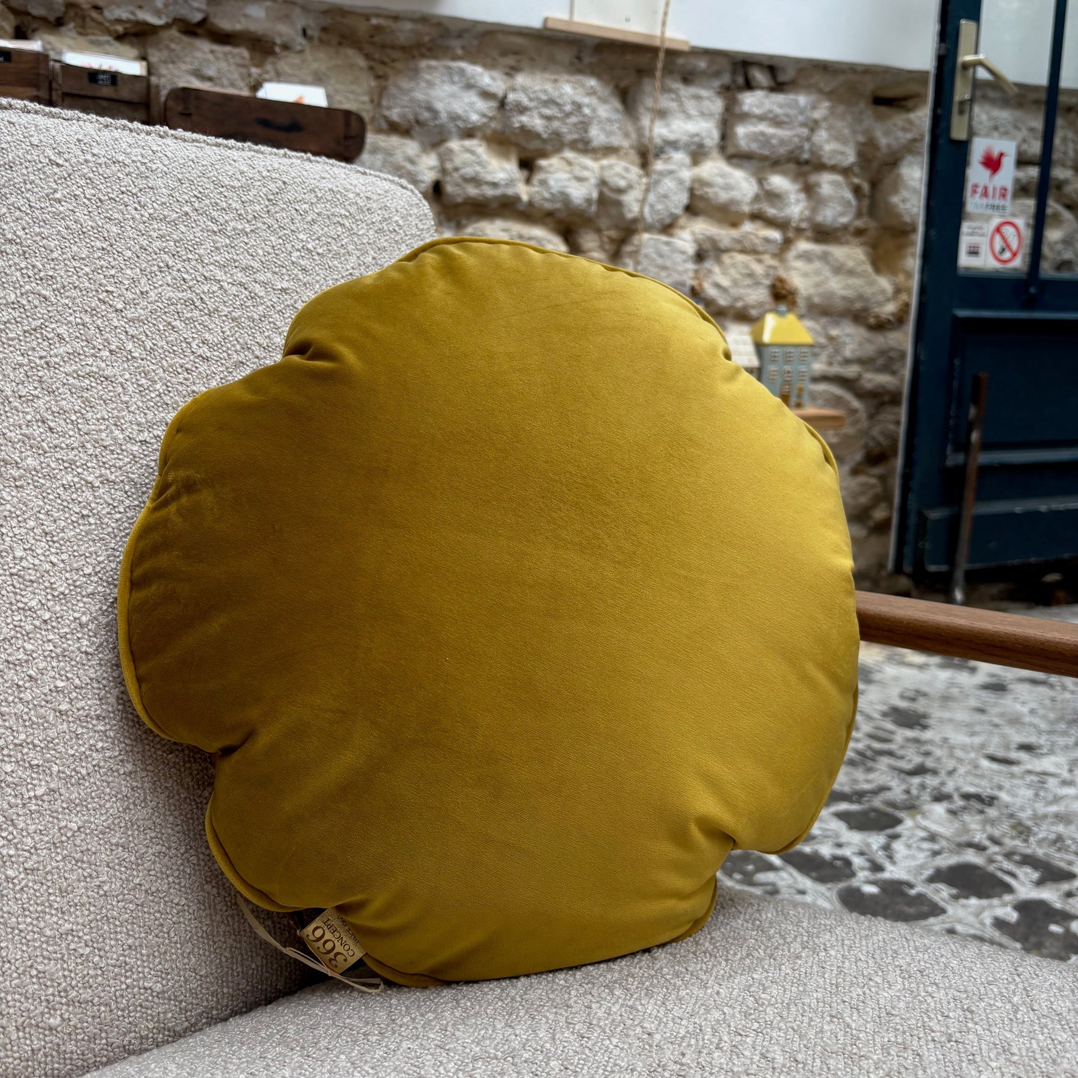 Coussin rond Ø 45 cm - 366 Concept - Shine Velvet Moutarde