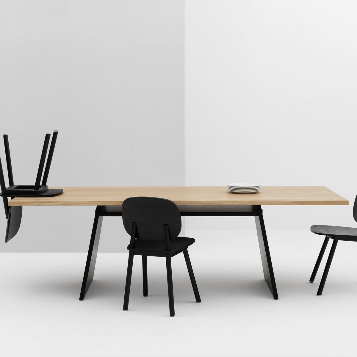 Cruso, Table à manger en bois massif - June