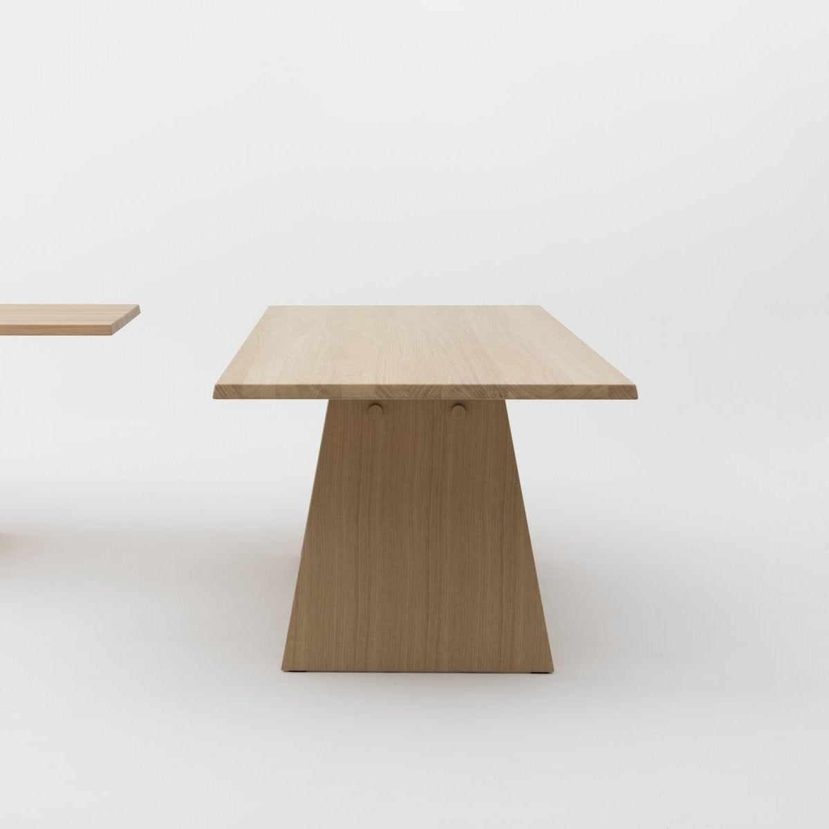 Cruso, Table à manger en bois massif - June