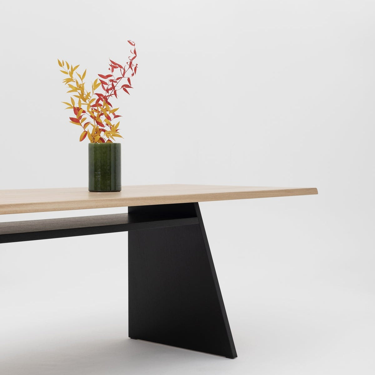 Cruso, Table à manger en bois massif - June