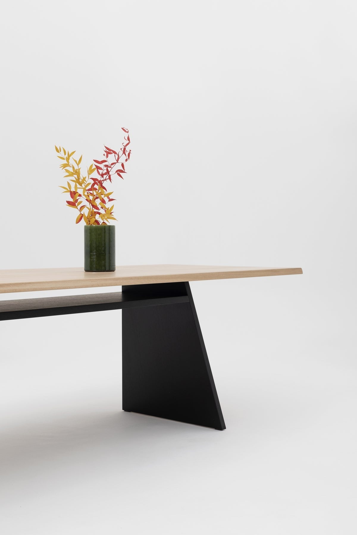 Cruso, Table à manger en bois massif - June