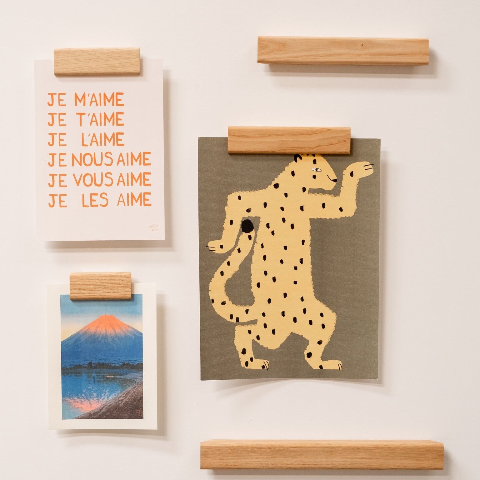 Gllu, Porte-affiches Raisin