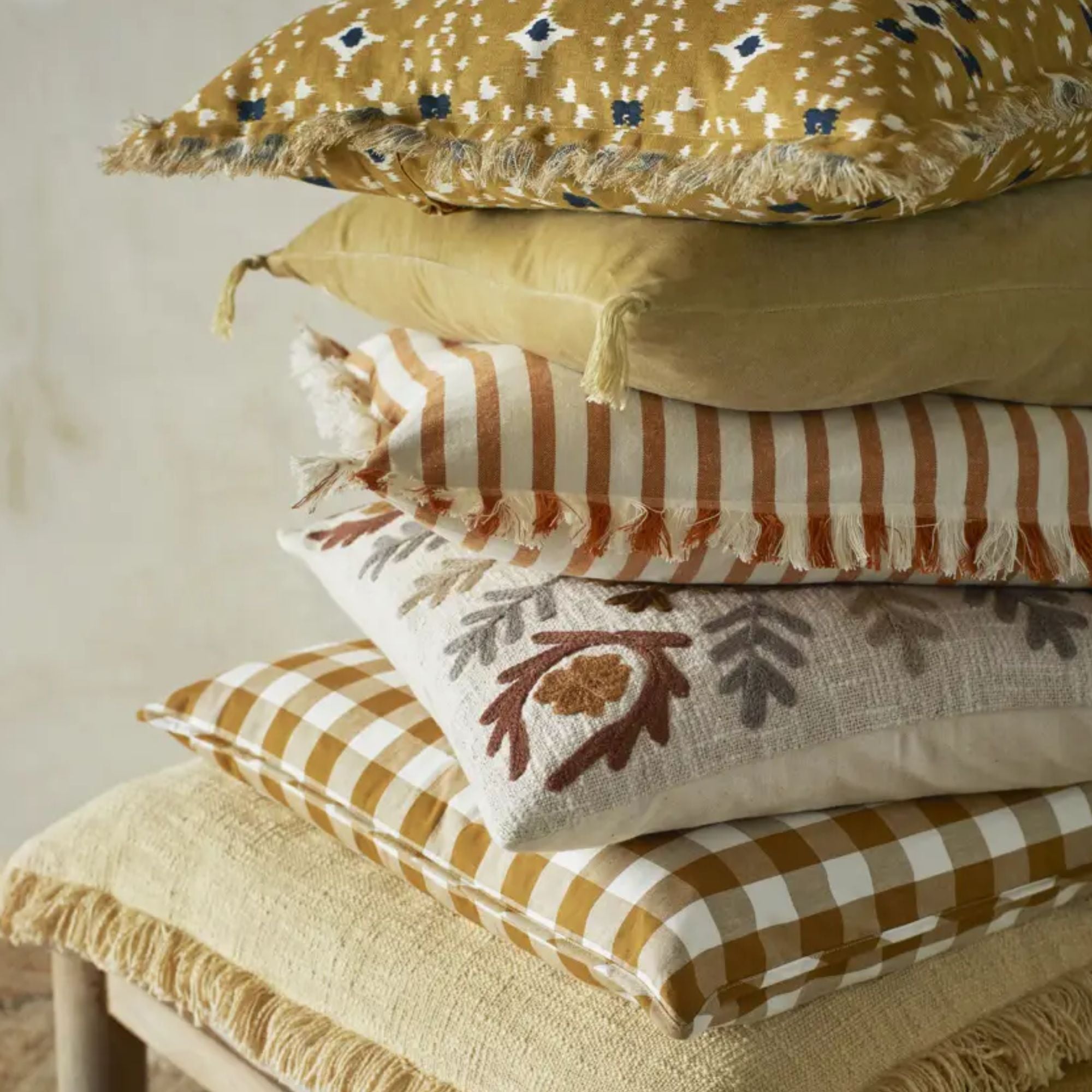 Madam Stoltz, Housse de coussin 50x50 - Fringe