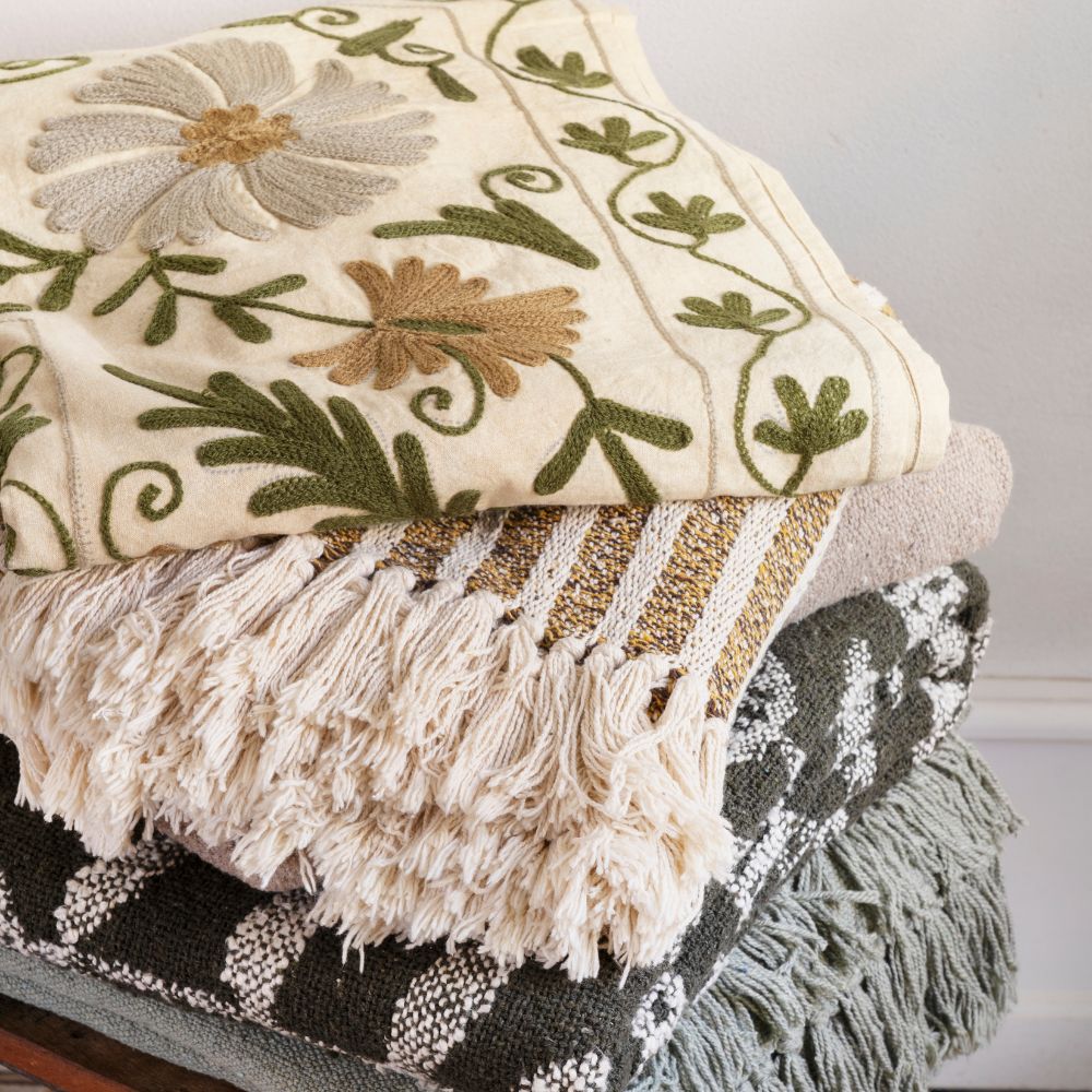 Madam Stoltz, Couvre lit en coton brodé - Suzani