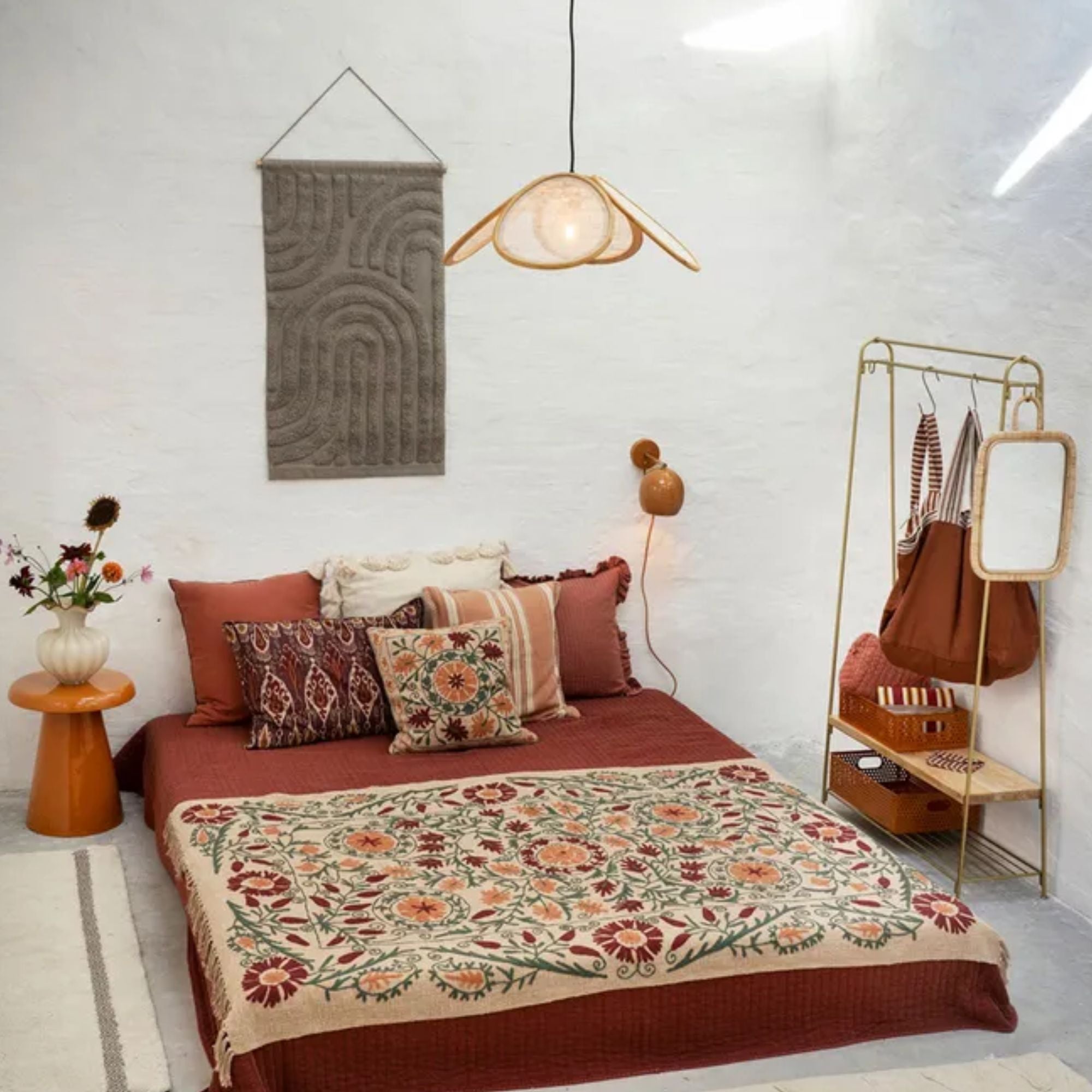 Madam Stoltz, Couvre lit en coton brodé - Suzani Sand