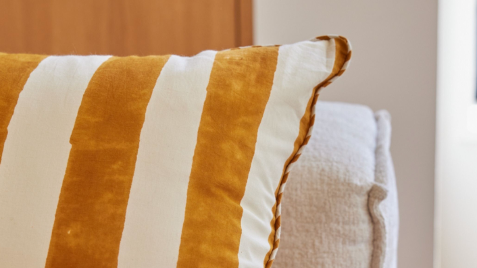 Bonheur du jour, Housse de coussin 50x35 - Rayures Caramel