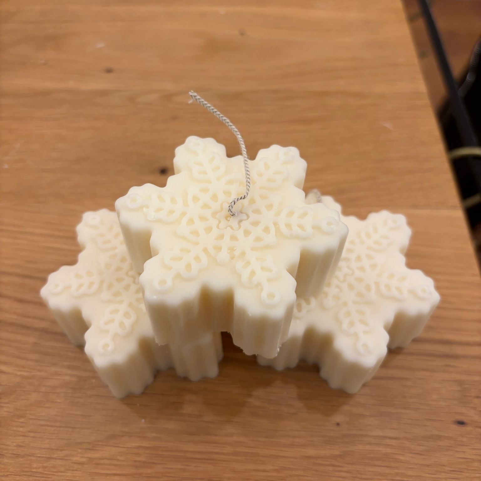 B.R.O.L, Bougie - Flocon