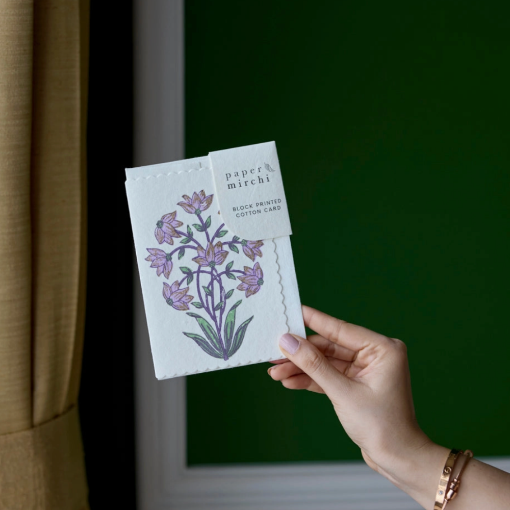 Paper Mirchi, Carte - Champaca Lilas