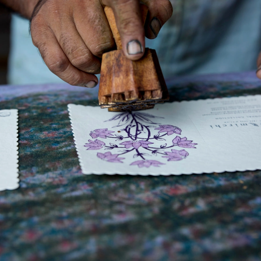 Paper Mirchi, Carte - Champaca Lilas
