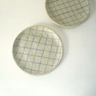 Atelier Numero 18, Assiette en grès - Carreaux