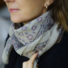 Bindi Atelier, Grand Foulard en laine - Bengal Tilleul