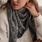 Bindi Atelier, Grand Foulard en laine - Frieda Blue