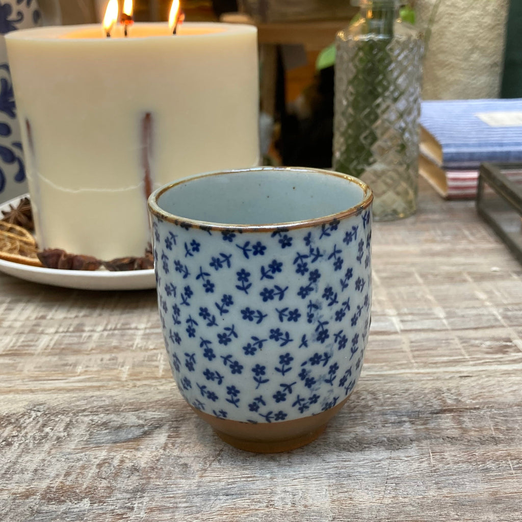 Porcelaine japonaise - Tasse petites fleurs