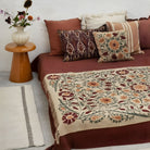 Madam Stoltz, Couvre lit en coton brodé - Suzani rouge