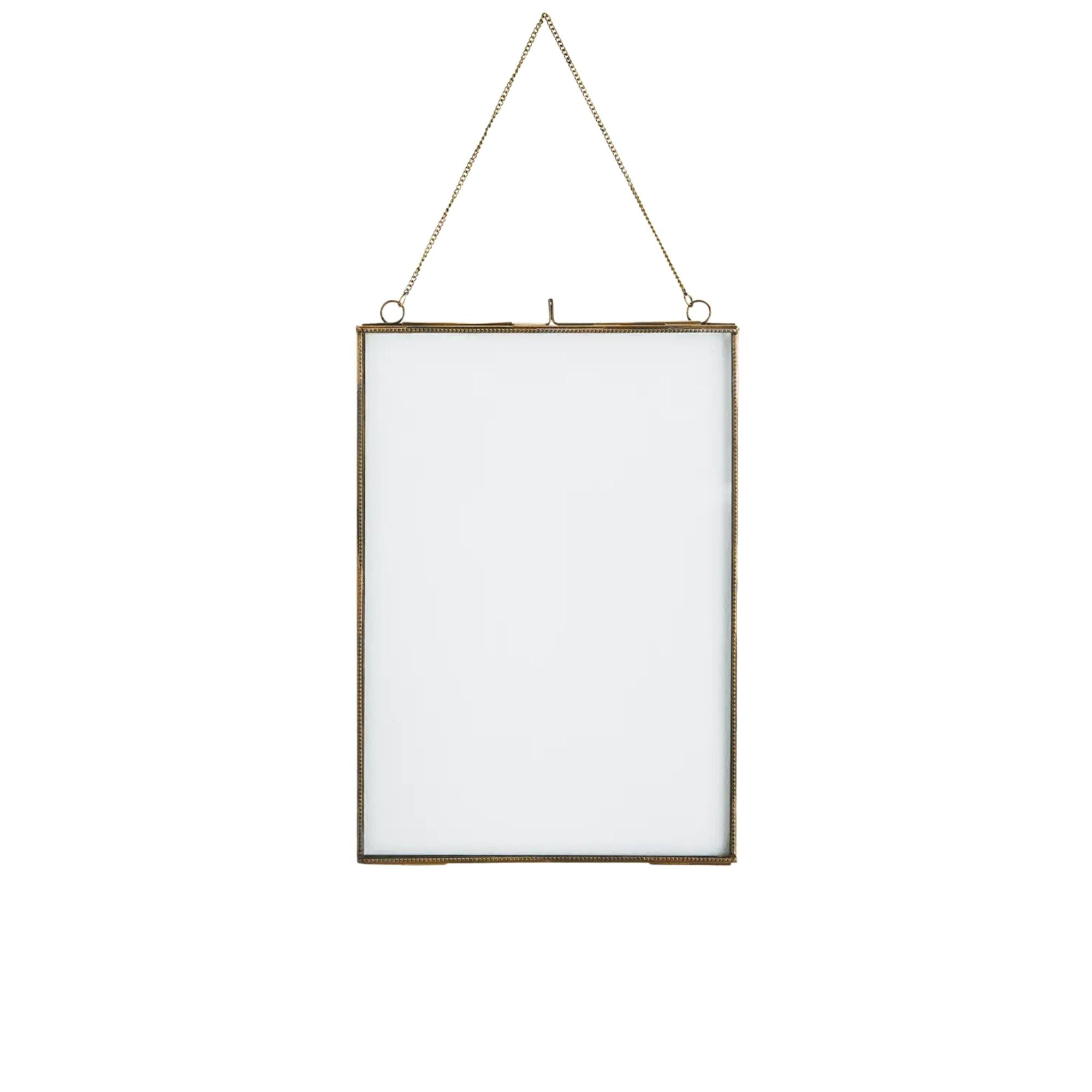  Madam Stoltz, Grand cadre photos suspendu