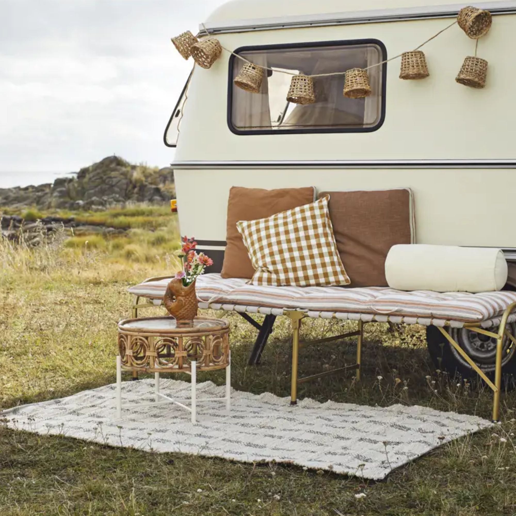 Madam Stoltz, Housse de coussin 50x50 - Kurtis