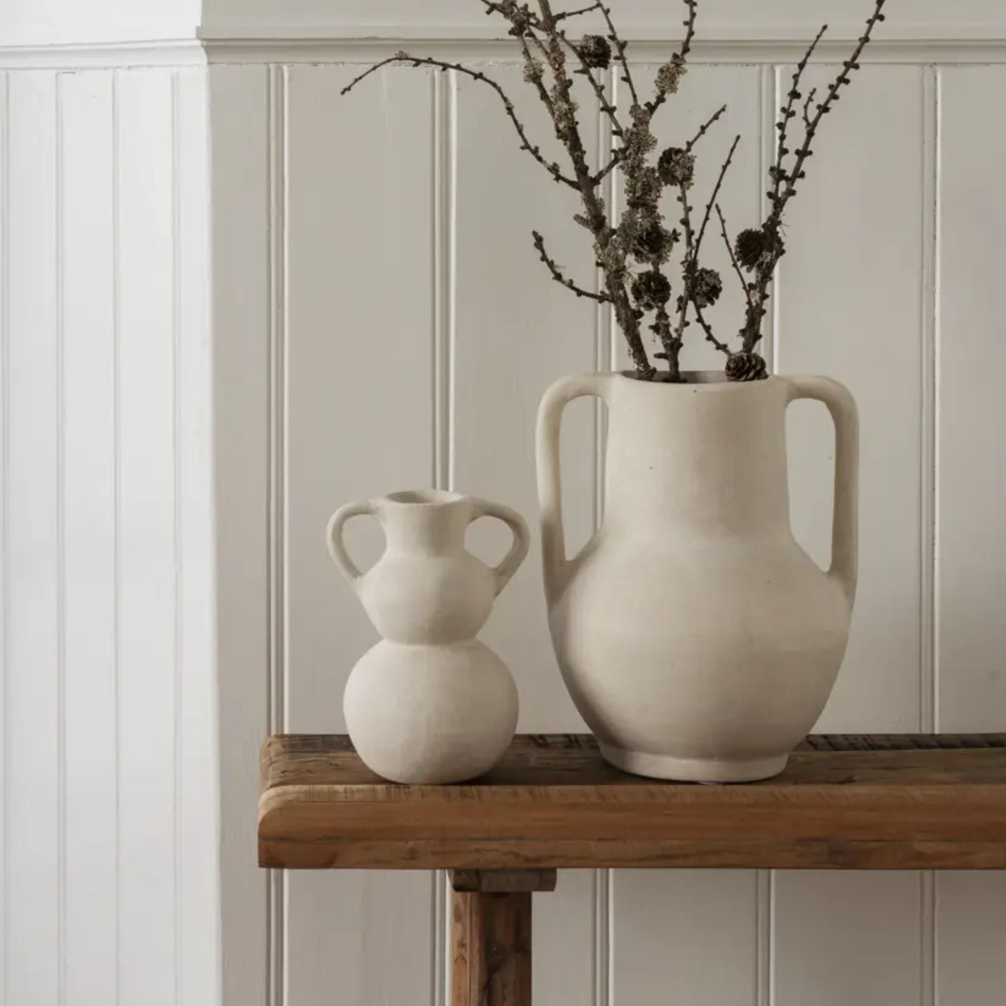 Madam Stoltz, Vase en papier maché