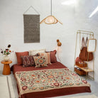 Madam Stoltz, Couvre lit en coton brodé - Suzani Sand