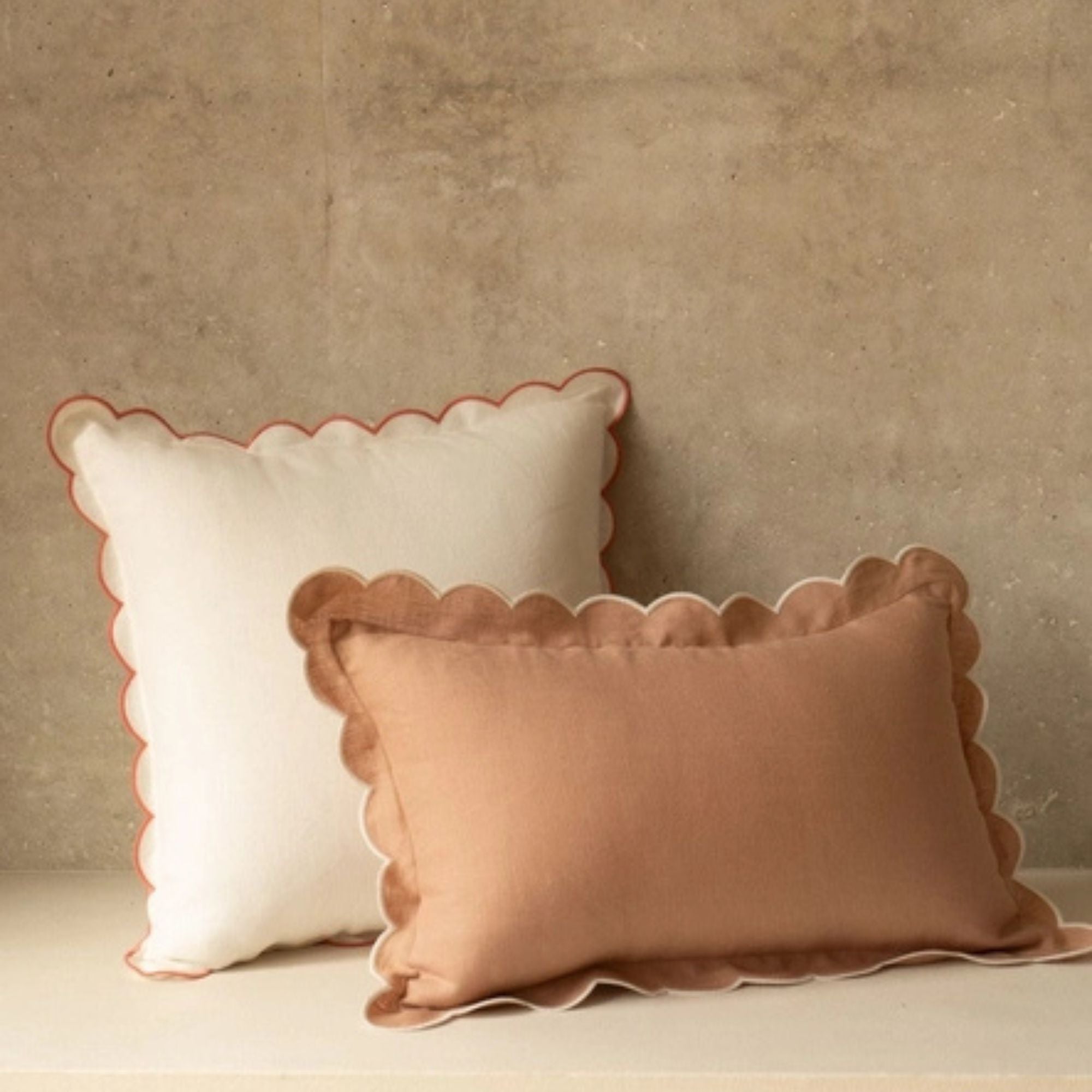 Tomète, Coussin rectangulaire en lin festonné - Rose Poudré et Blanc