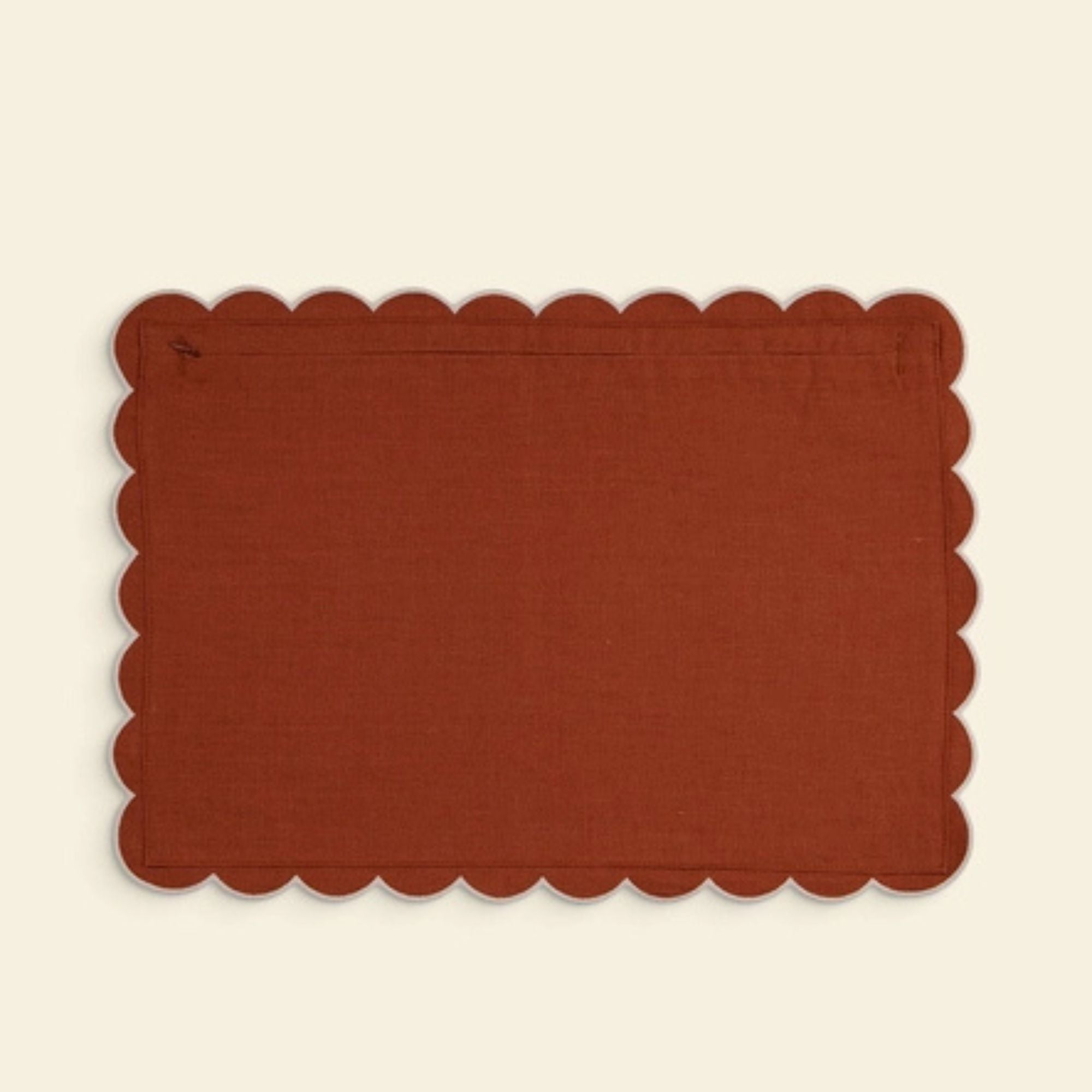 Tomète, Coussin rectangulaire en lin festonné - Tomette et Blanc