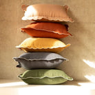 Tomète, Coussin rectangulaire en lin festonné - Tomette et Blanc