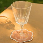 Tomète, Lot de 4 dessous de verre festonnés en lin -Rose poudré & Blanc